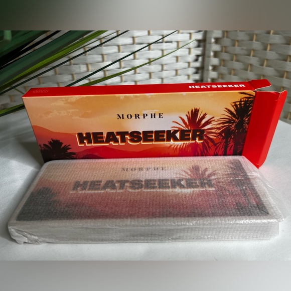 NIB Morphe 18H Heatseeker Artistry Eyeshadow Palette - Picture 3 of 5